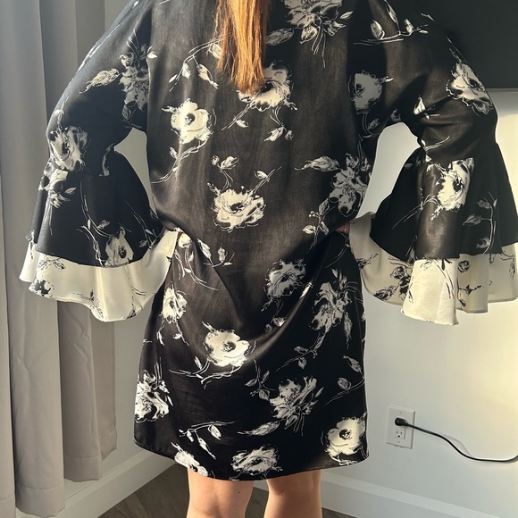 Beautiful and chic dress - Picture 2 of 5